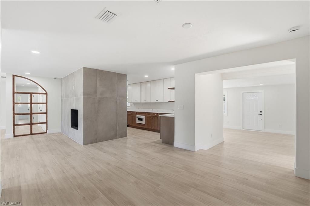 LA CHELLE MANOR - Residential