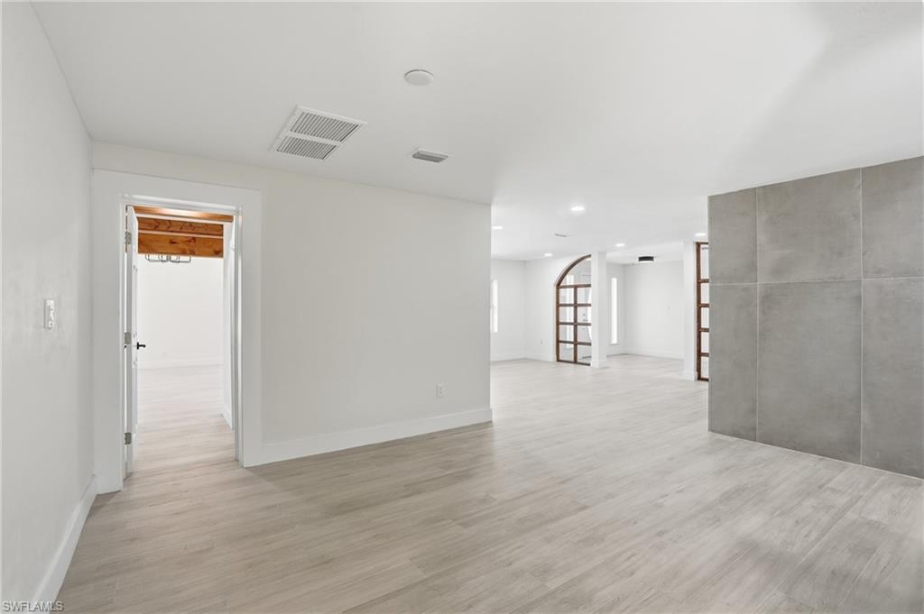 LA CHELLE MANOR - Residential