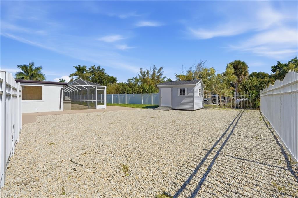 LA CHELLE MANOR - Residential