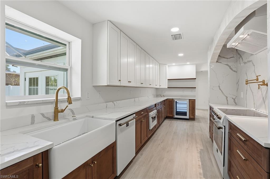 LA CHELLE MANOR - Residential