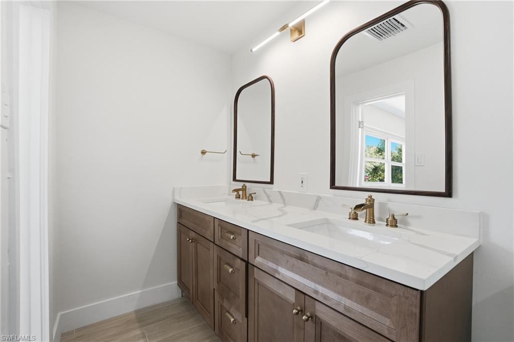 LA CHELLE MANOR - Residential