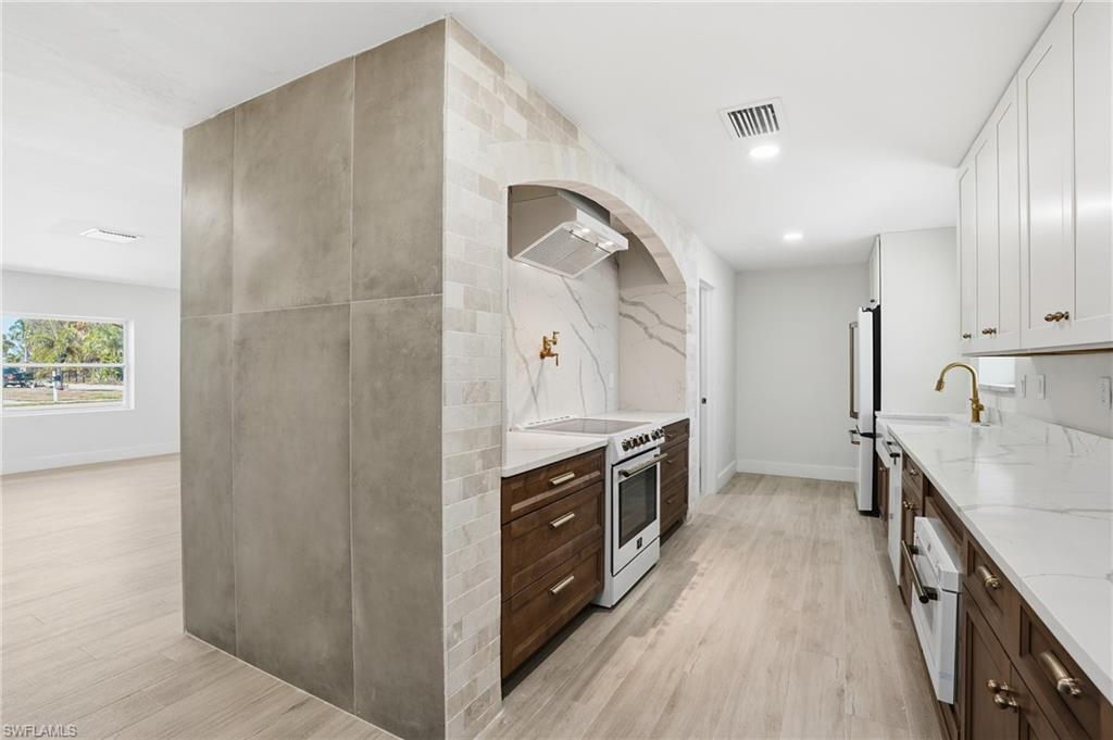 LA CHELLE MANOR - Residential