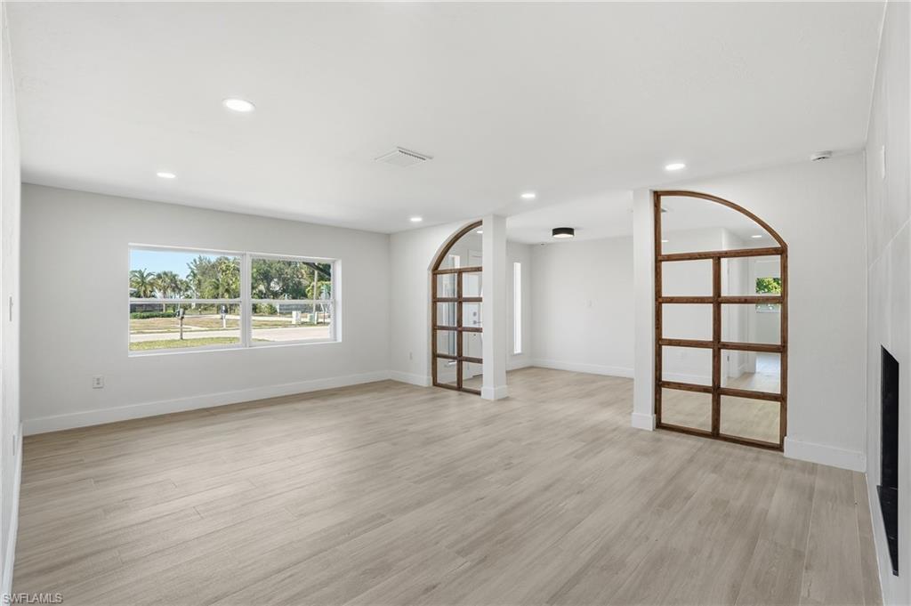 LA CHELLE MANOR - Residential