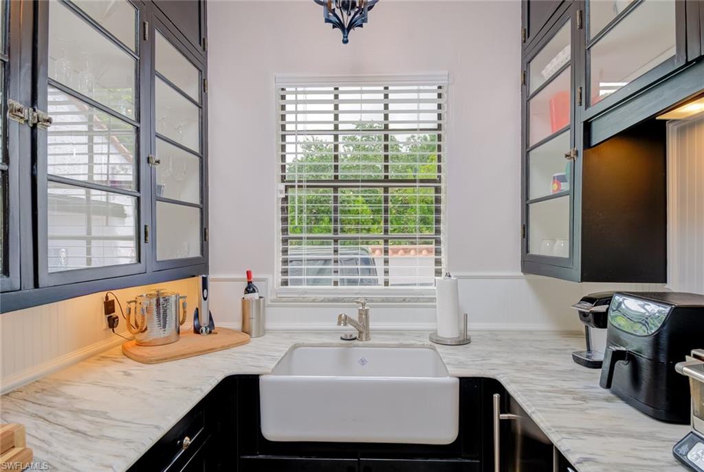 YORK MANOR - Residential