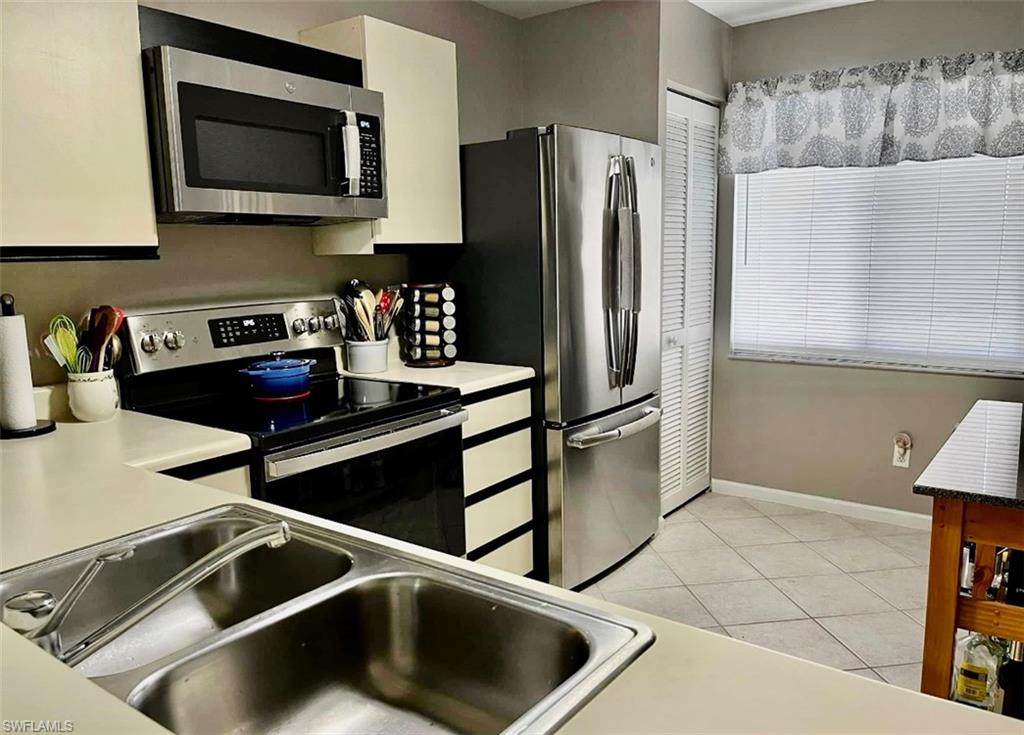 ANDOVER SQUARE - Residential