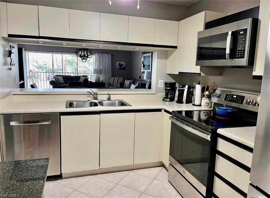 ANDOVER SQUARE - Residential