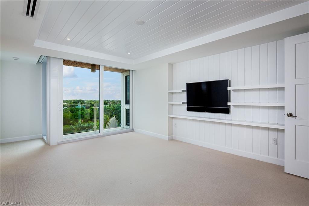 BEACH HOUSE AT NAPLES CAY - Residential