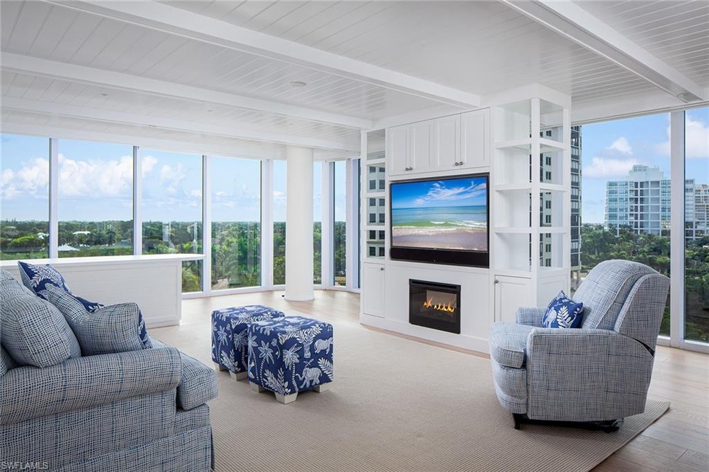 BEACH HOUSE AT NAPLES CAY - Residential