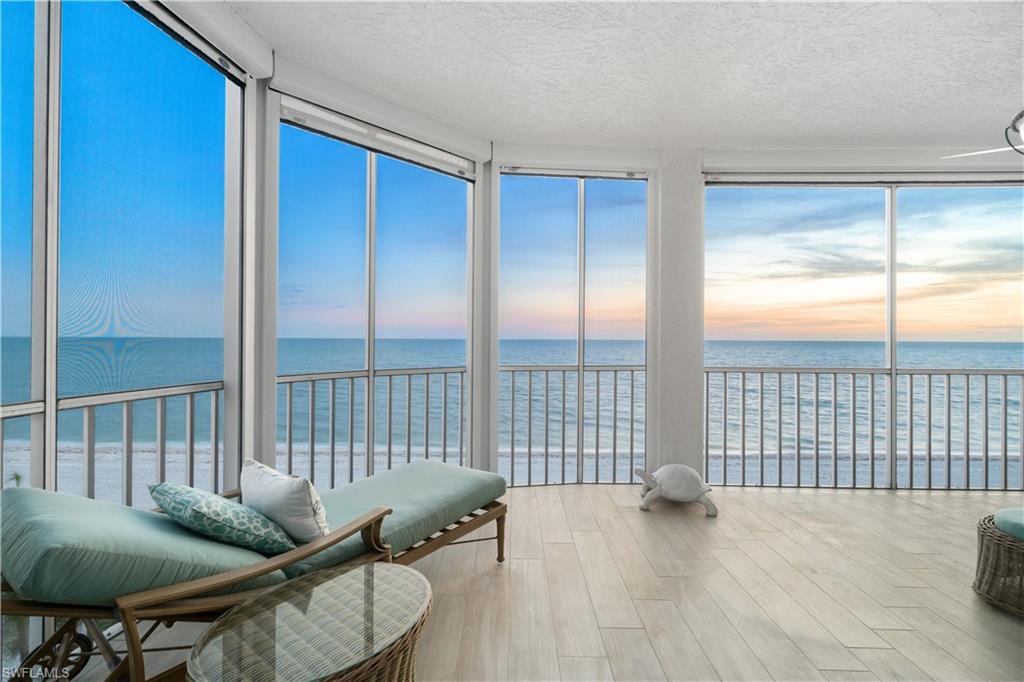 BAREFOOT BEACH CLUB - Residential