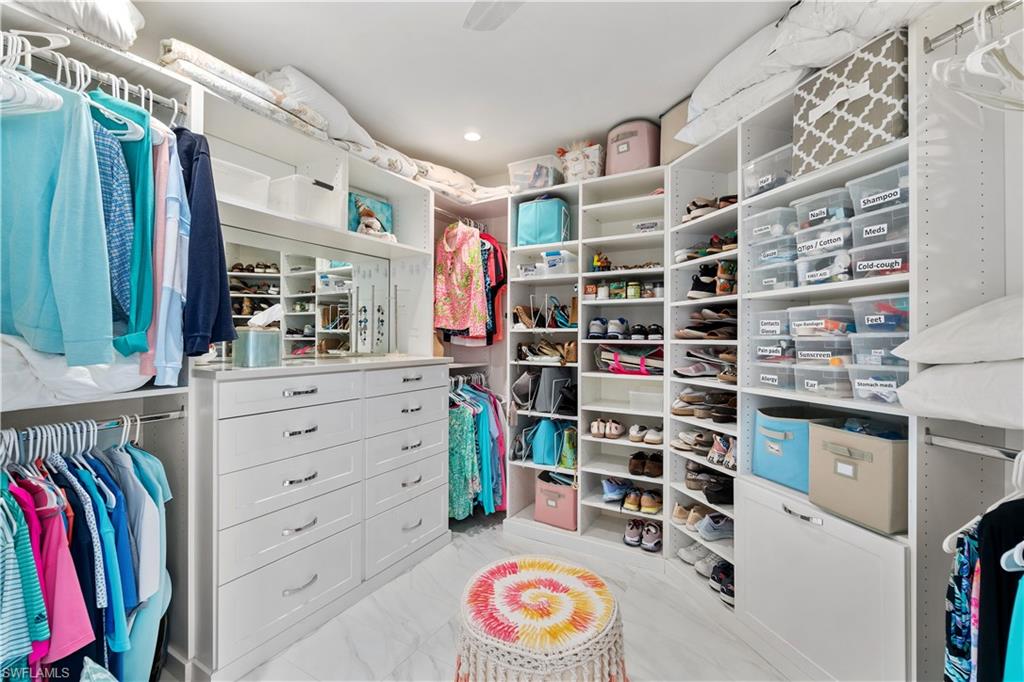 BAREFOOT BEACH CLUB - Residential