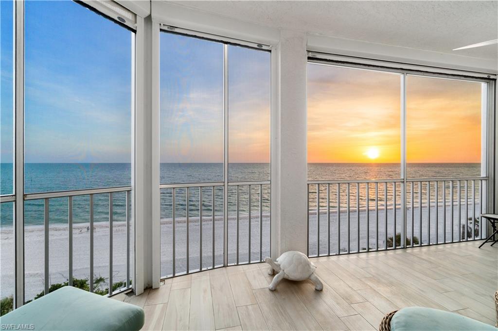 BAREFOOT BEACH CLUB - Residential