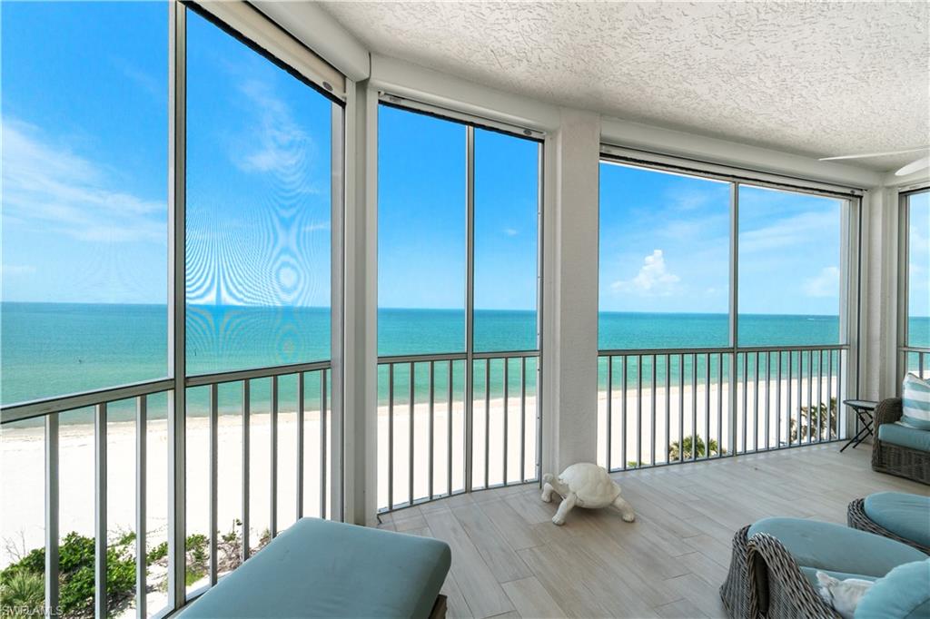 BAREFOOT BEACH CLUB - Residential