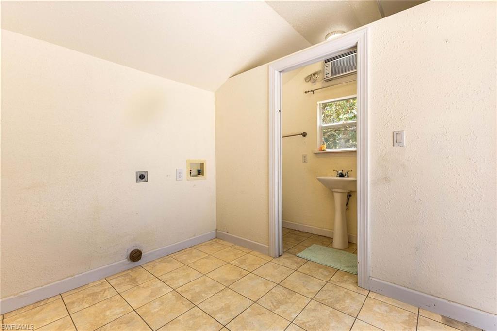 RIVERBEND MOTORCOACH RESORT - Land