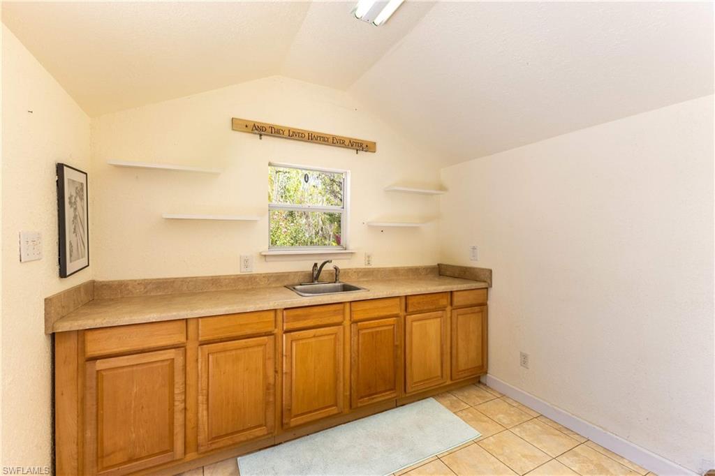 RIVERBEND MOTORCOACH RESORT - Land