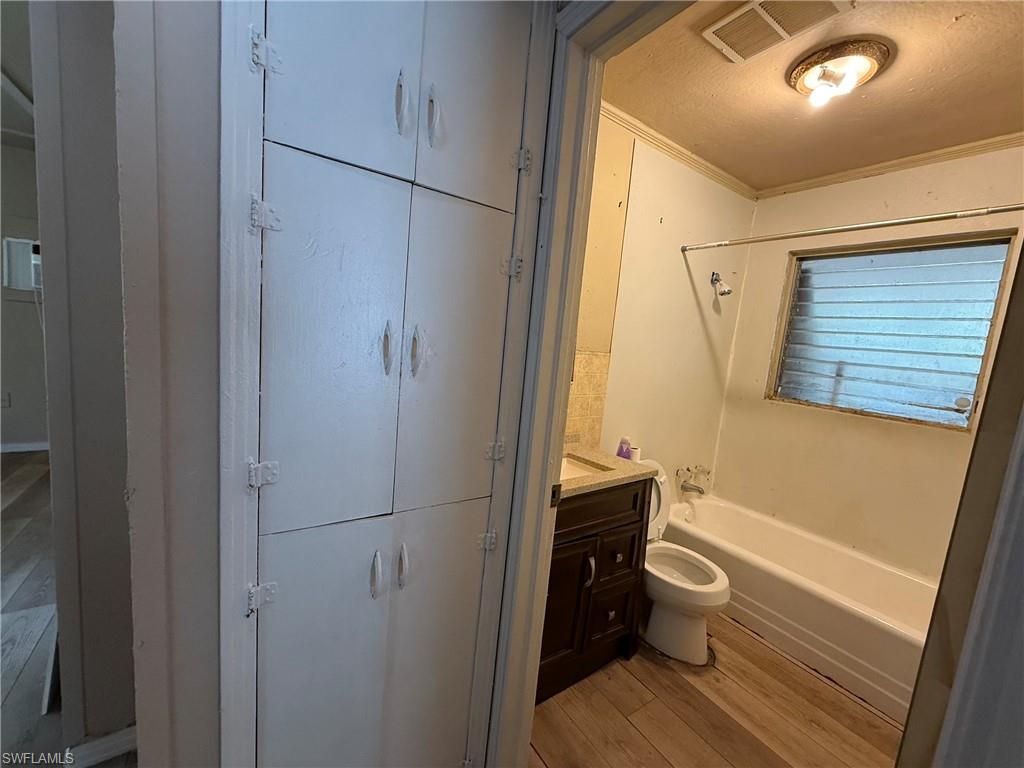 RUSSELL PARK - Residential