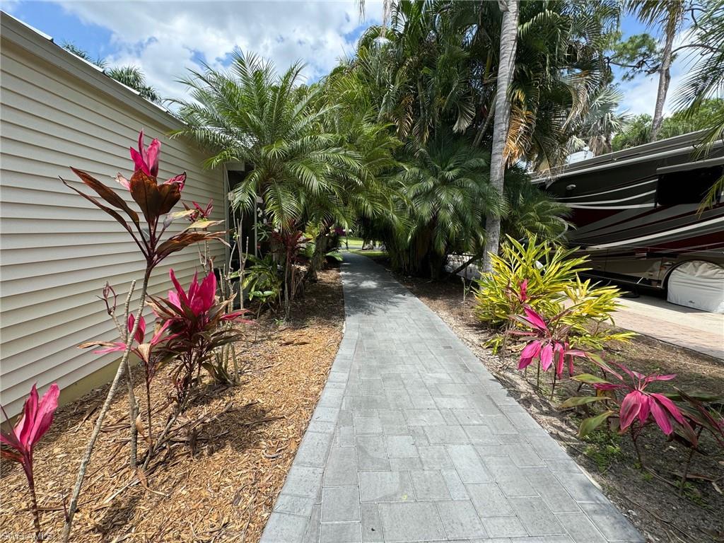 RIVERBEND MOTORCOACH RESORT - Land