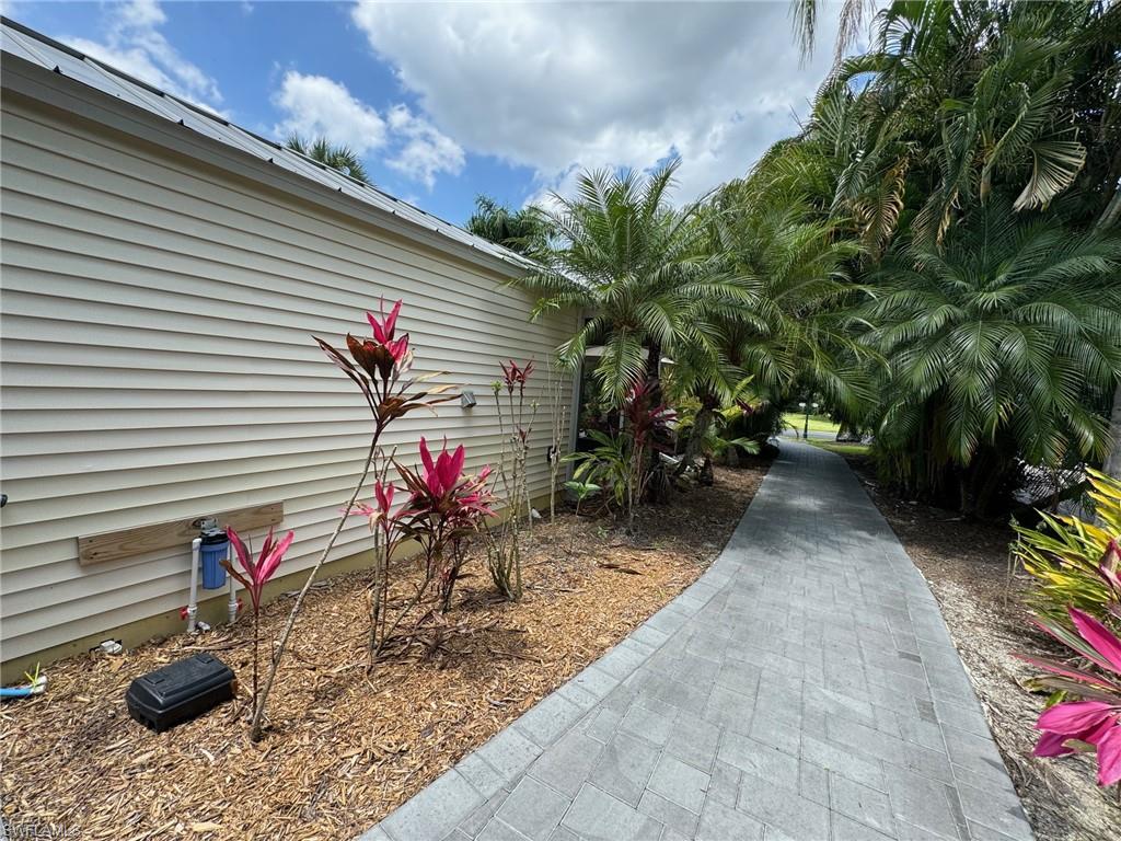 RIVERBEND MOTORCOACH RESORT - Land