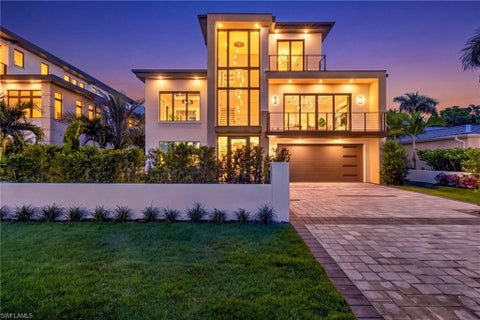 Photo of 1085 SANDPIPER ST, NAPLES, FL 34102 (MLS # 226032953)