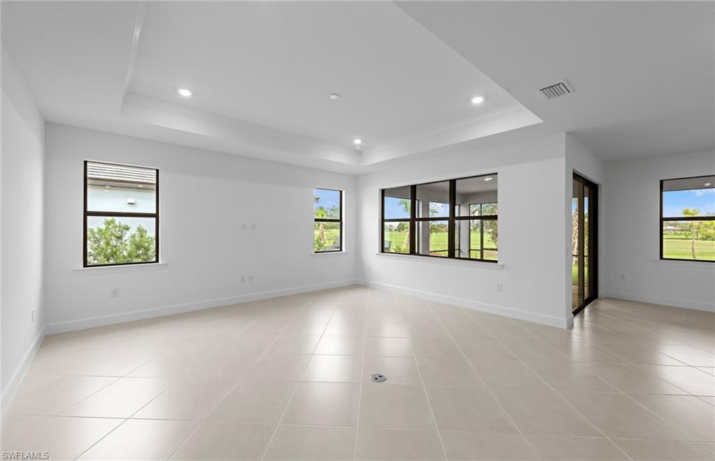 COUNTRY CLUB - Residential