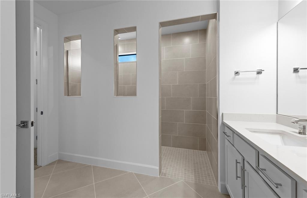 COUNTRY CLUB - Residential