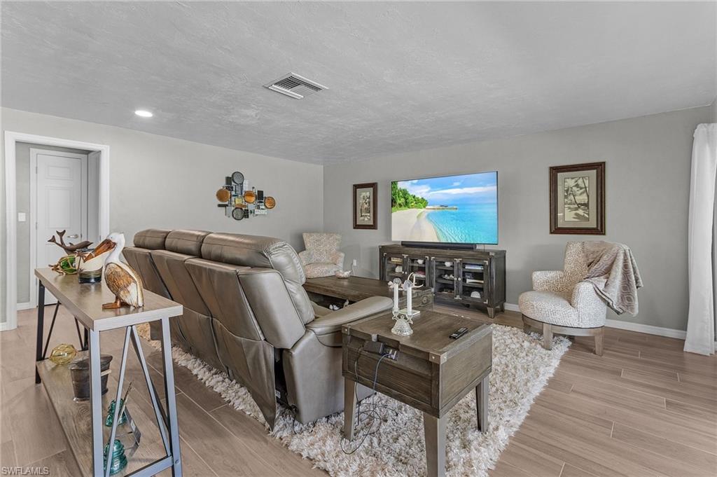 YACHT CLUB COLONY - Residential