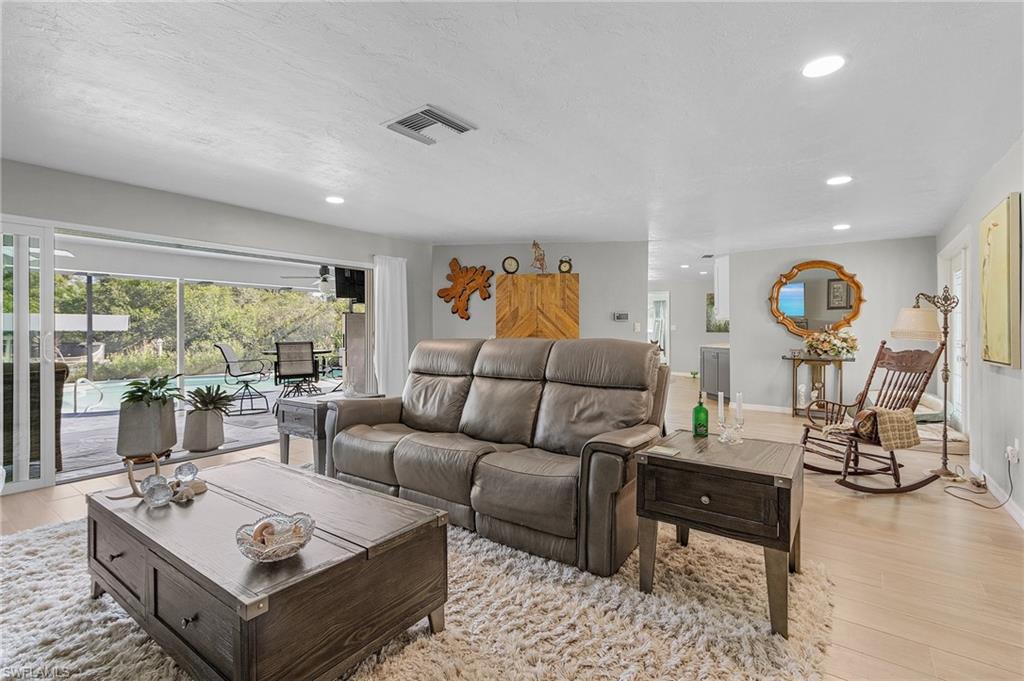 YACHT CLUB COLONY - Residential