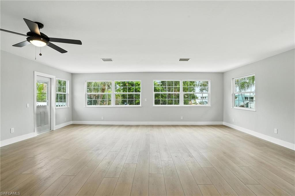 HOLIDAY SHORES - Residential