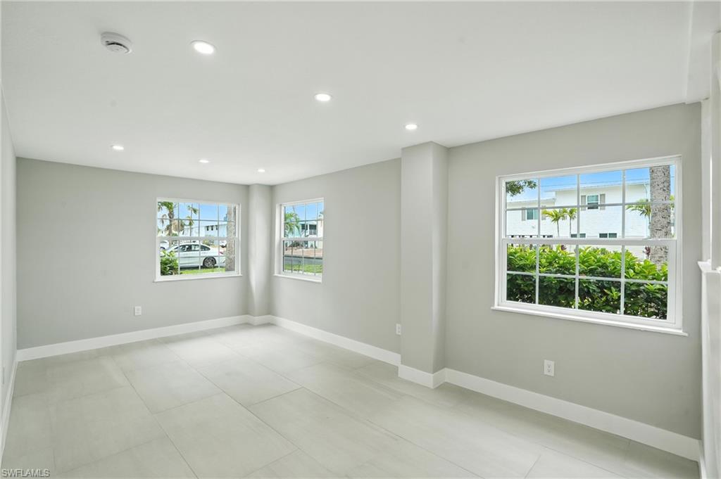 HOLIDAY SHORES - Residential