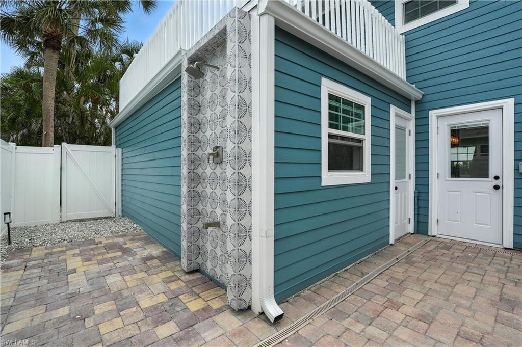 HOLIDAY SHORES - Residential