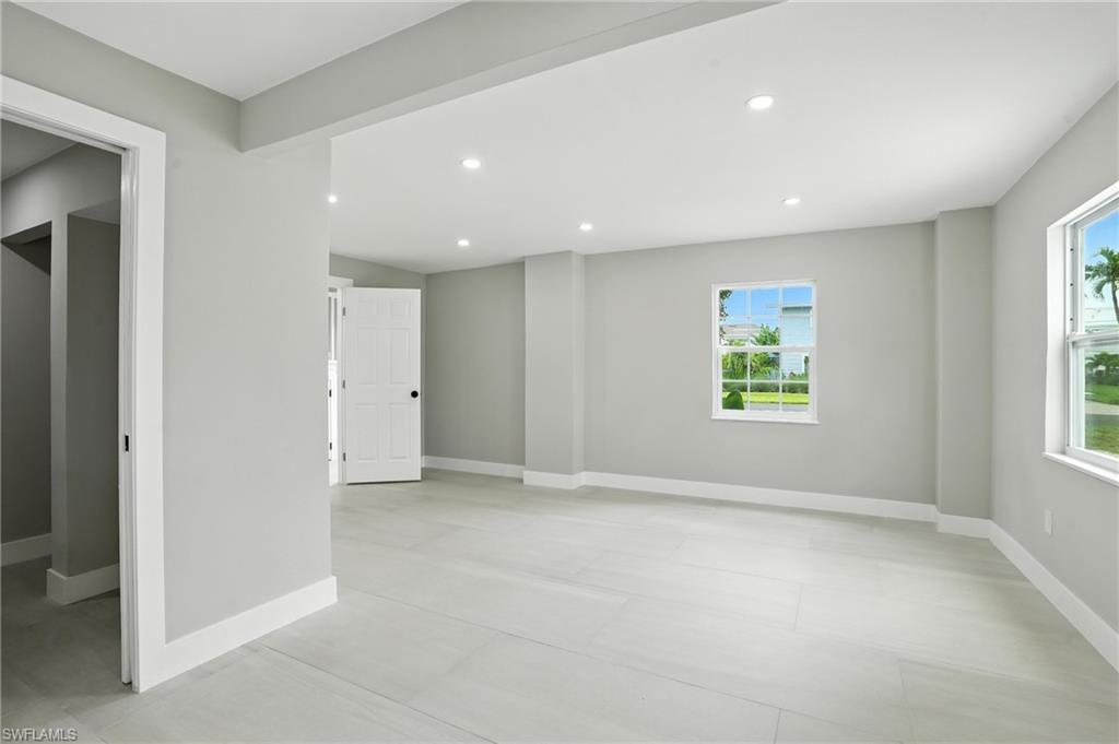 HOLIDAY SHORES - Residential