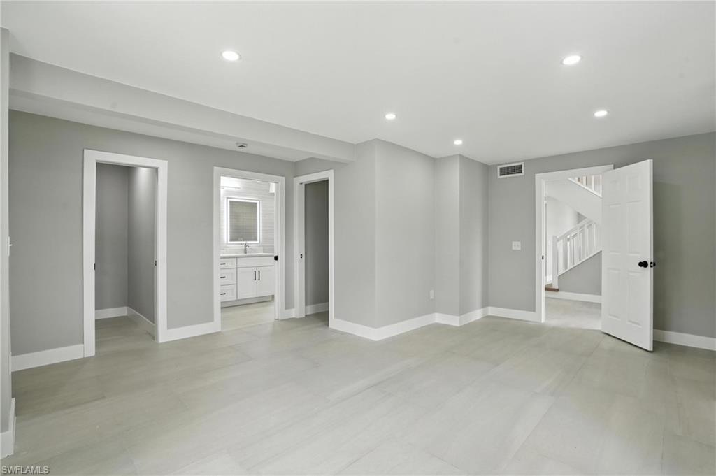 HOLIDAY SHORES - Residential