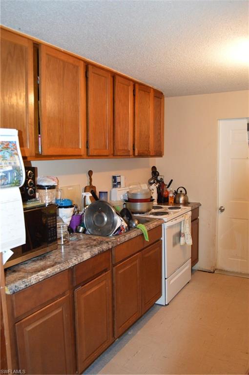 NAPLES MANOR - Residential