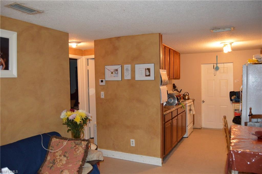 NAPLES MANOR - Residential