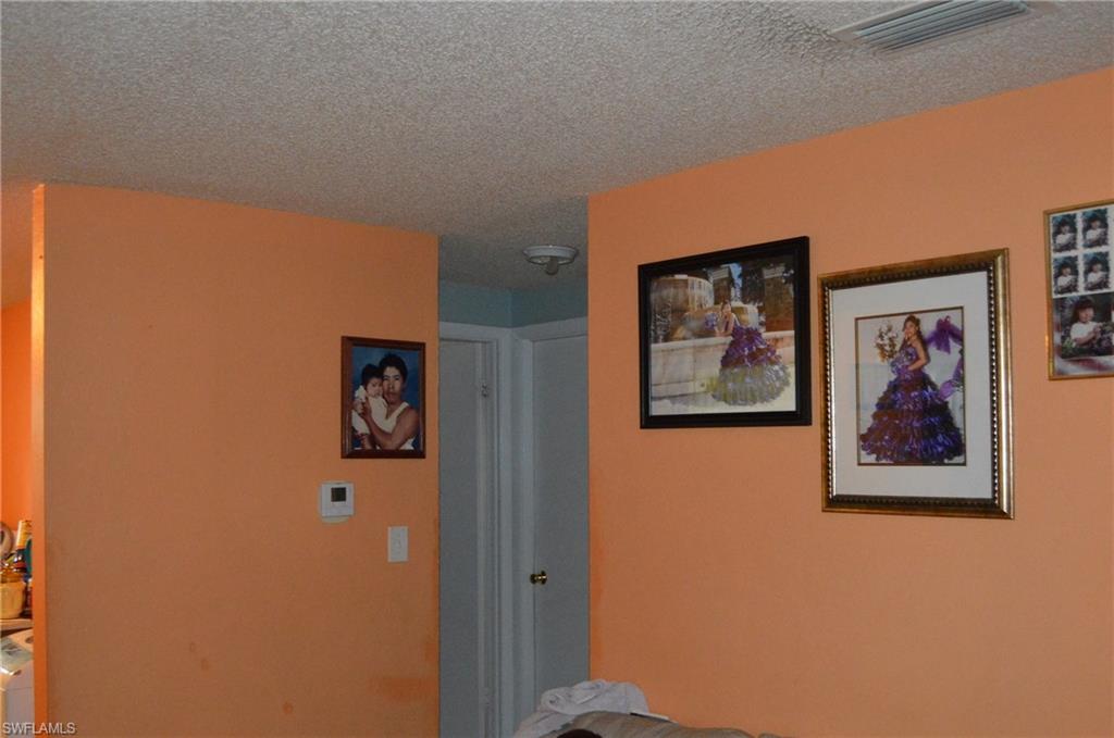 NAPLES MANOR - Residential