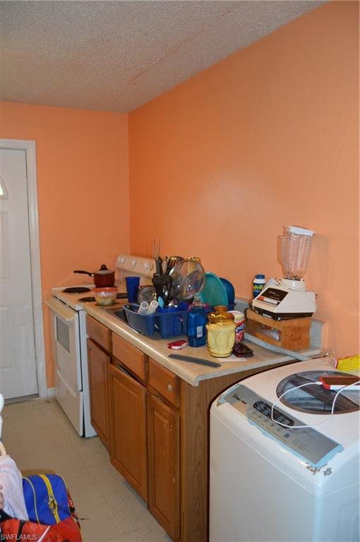 NAPLES MANOR - Residential