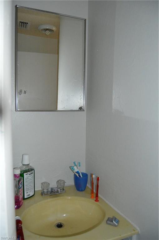 NAPLES MANOR - Residential