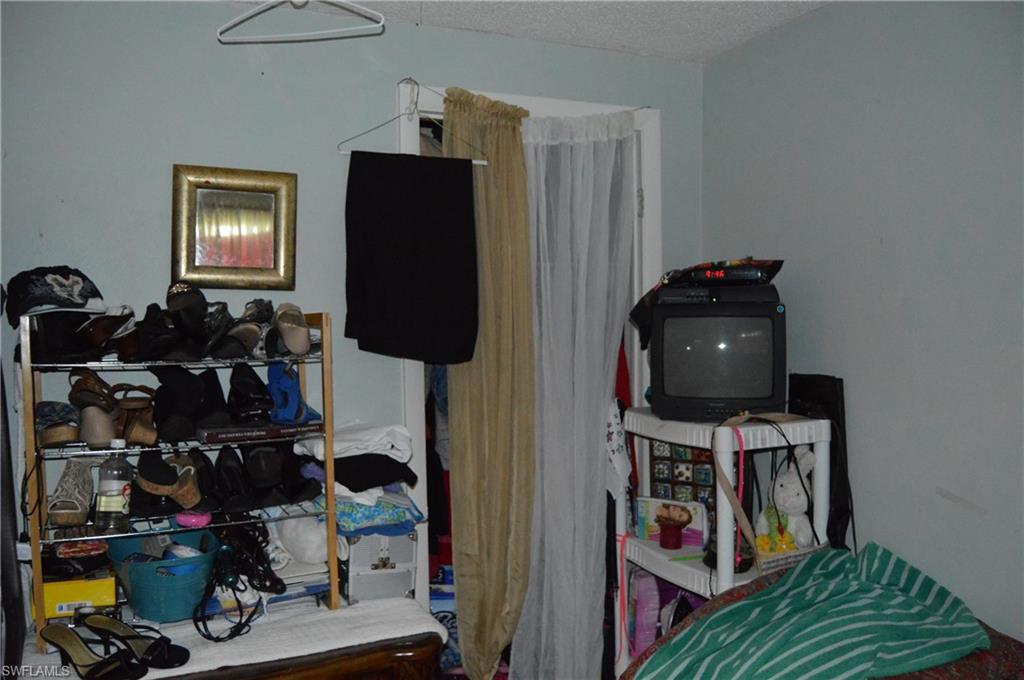 NAPLES MANOR - Residential