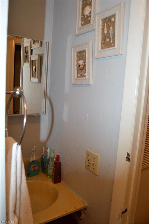 NAPLES MANOR - Residential