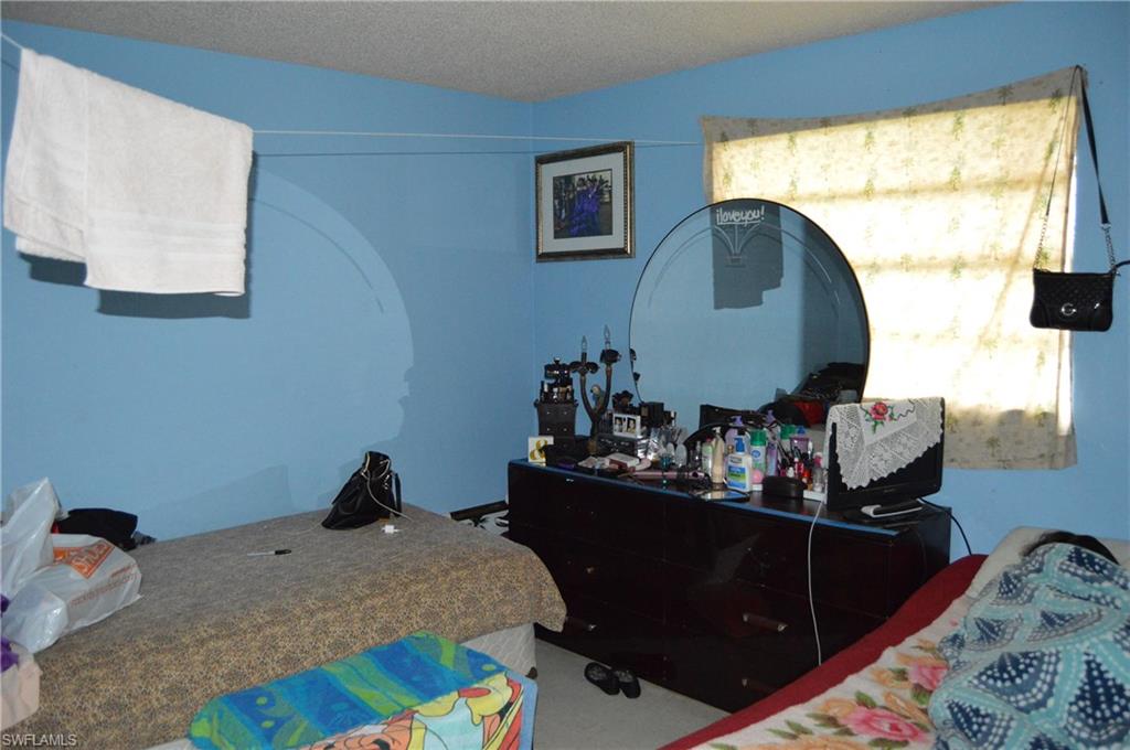 NAPLES MANOR - Residential