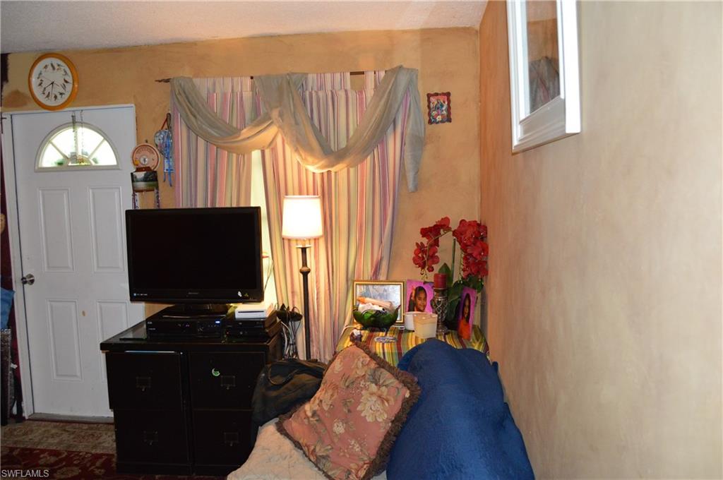 NAPLES MANOR - Residential