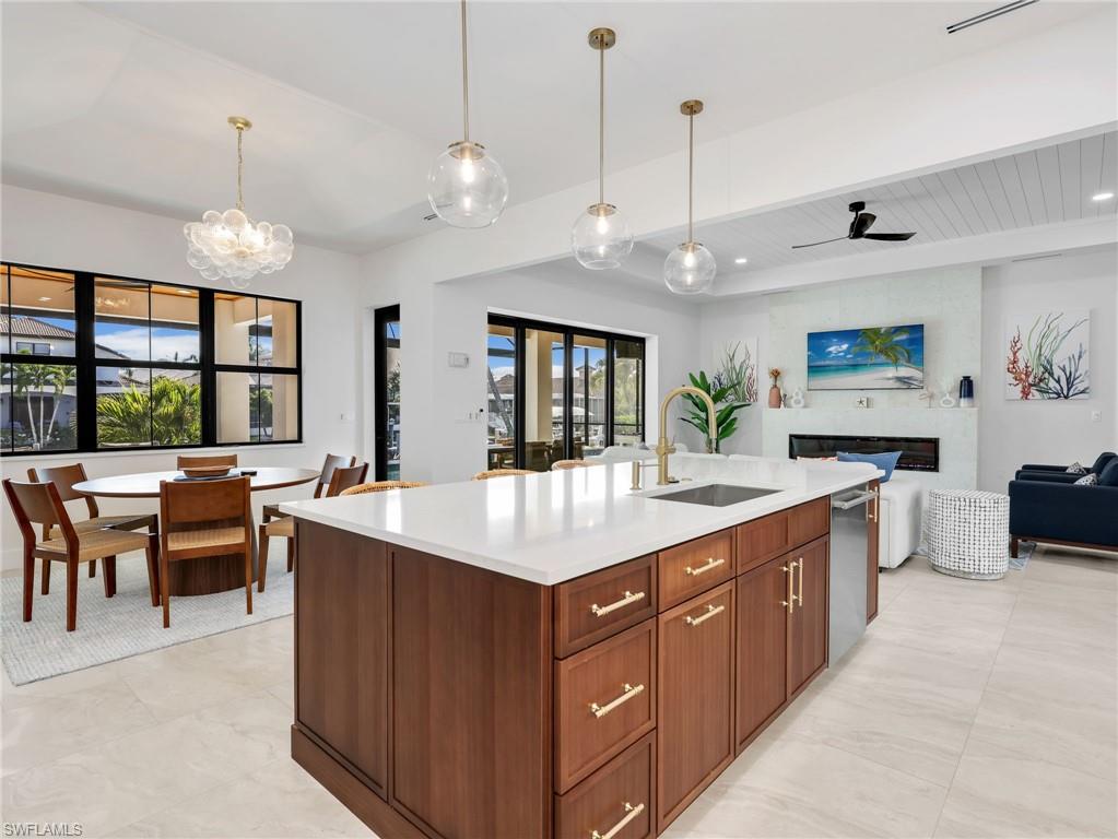 MARCO BEACH - Residential