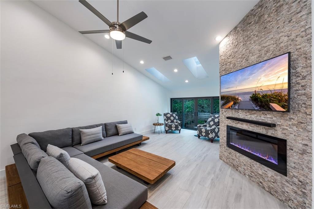 VILLAS OF PARK SHORE - Residential