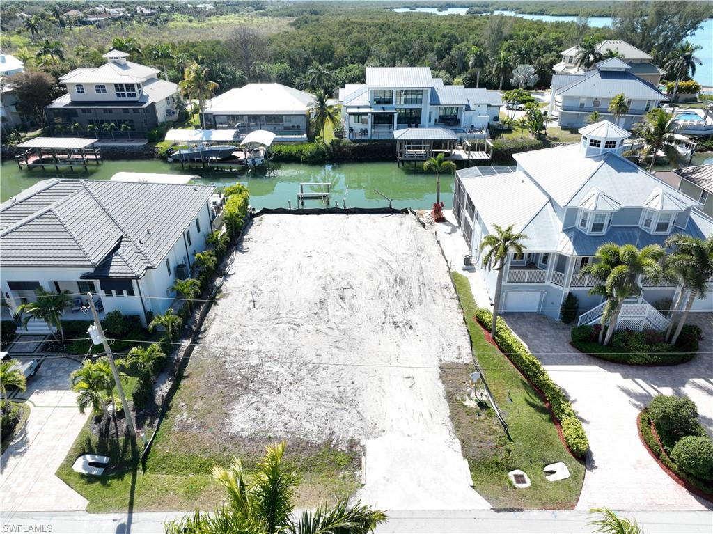 LITTLE HICKORY SHORES - Land