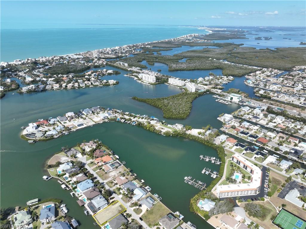 LITTLE HICKORY SHORES - Land