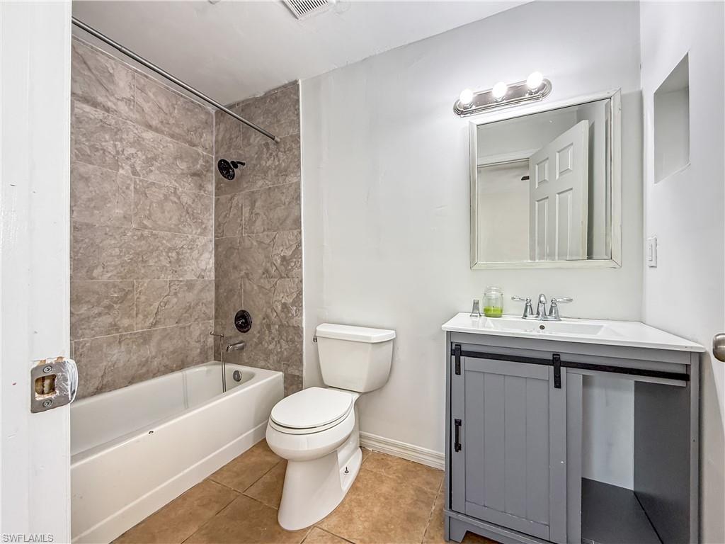 ROYAL WOODS - Residential