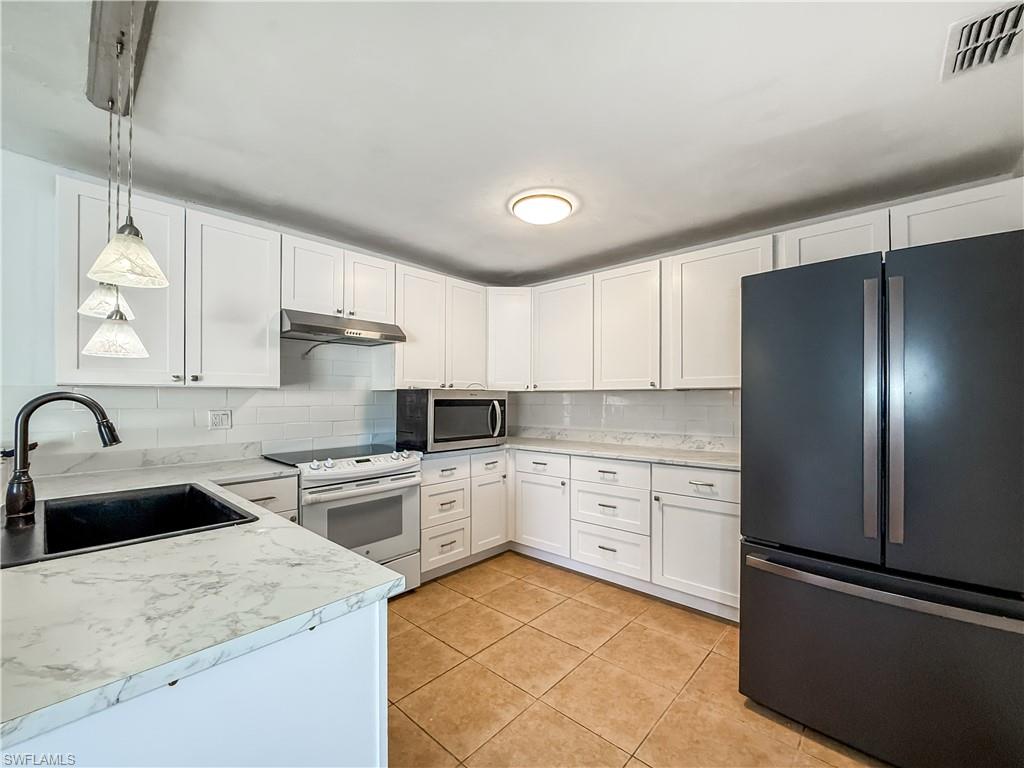 ROYAL WOODS - Residential