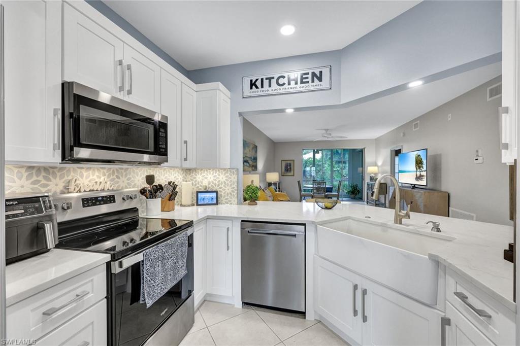 LAUREL OAKS AT PELICAN BAY - Residential Lease