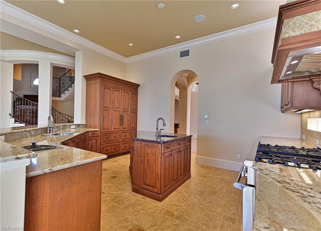 BAREFOOT BEACH - Residential