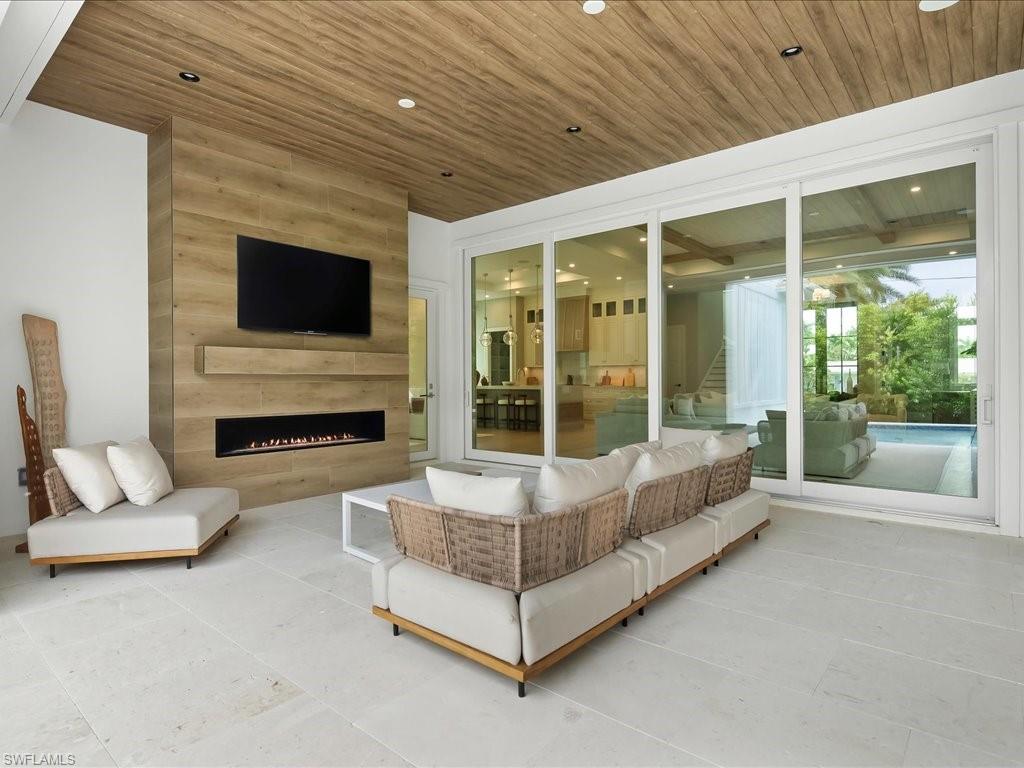 LAKE PARK - Residential