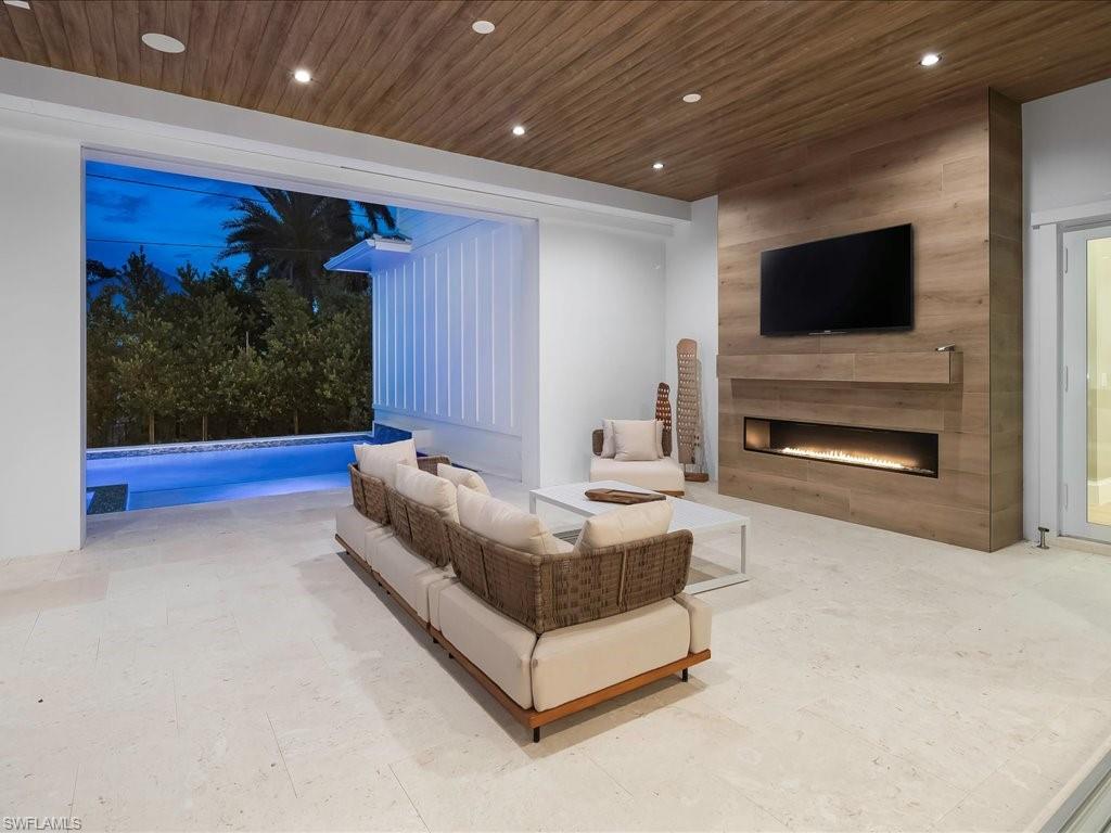 LAKE PARK - Residential